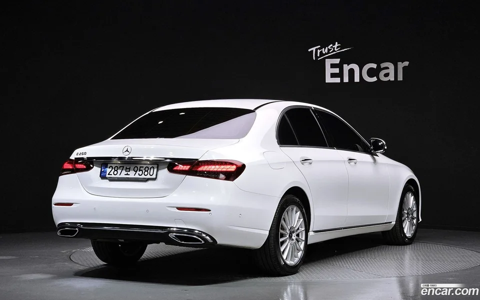 Mercedes-Benz E-Class E250 2023 — миниатюра 2