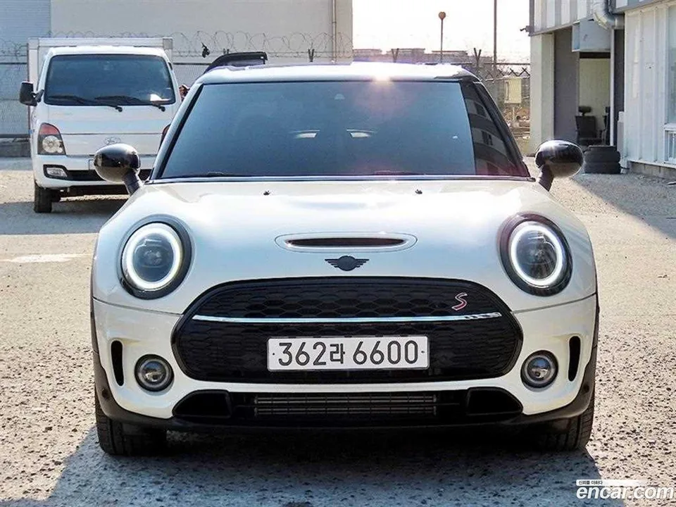 MINI Cooper S Clubman 2022 — фото 1, купить с доставкой в Москву