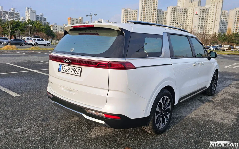 Kia Carnival 7 2023 — миниатюра 2