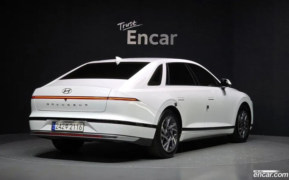 Hyundai Grandeur 2.5 2WD 2023 — миниатюра 2