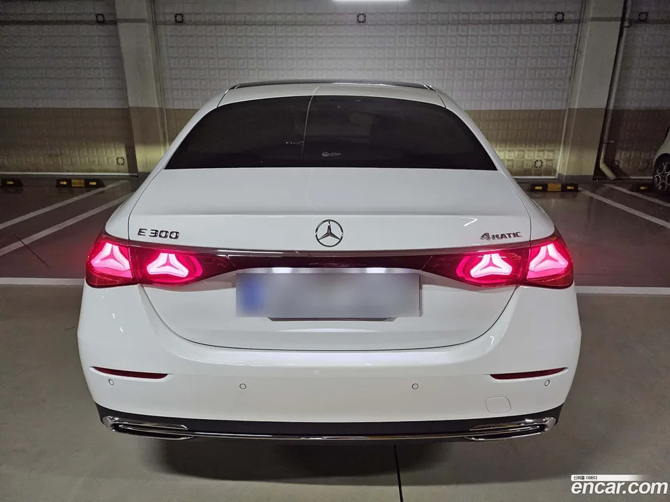 Mercedes-Benz E-Class E300 4MATIC 2025 — миниатюра 4