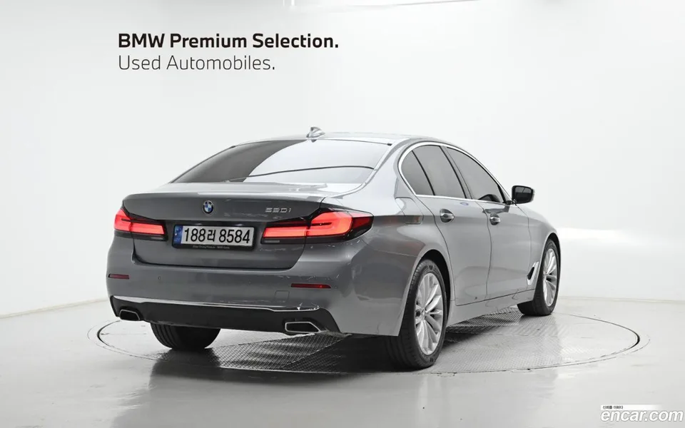 BMW 5 Series 520i 2023 — миниатюра 2