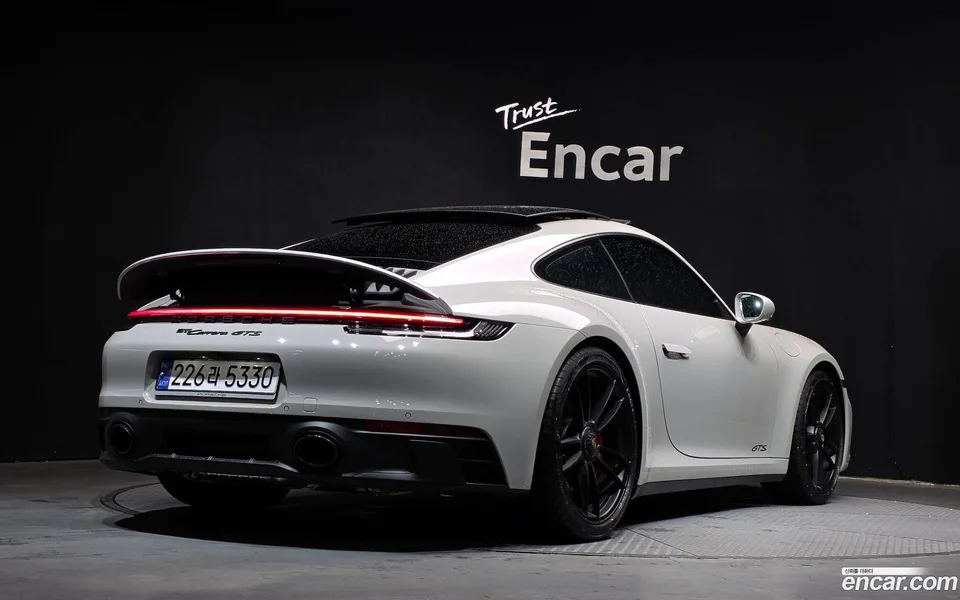 Porsche 911 (992) GTS 2023 — миниатюра 2