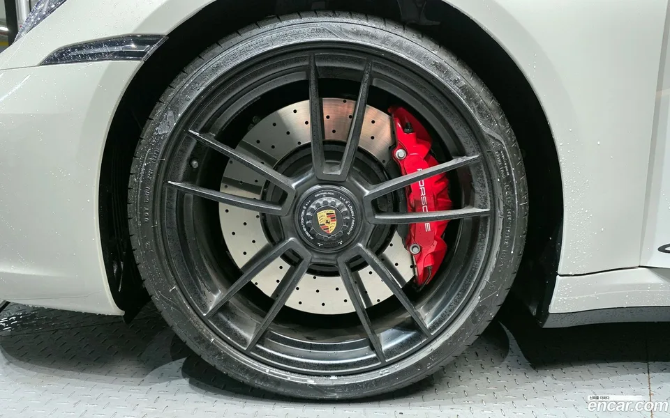 Porsche 911 (992) GTS 2023 — миниатюра 5