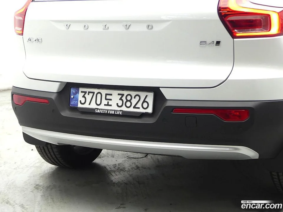 Volvo XC40 B4 2024 — миниатюра 2