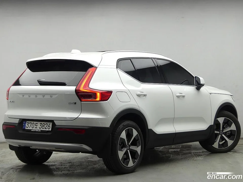 Volvo XC40 B4 2024 — миниатюра 4