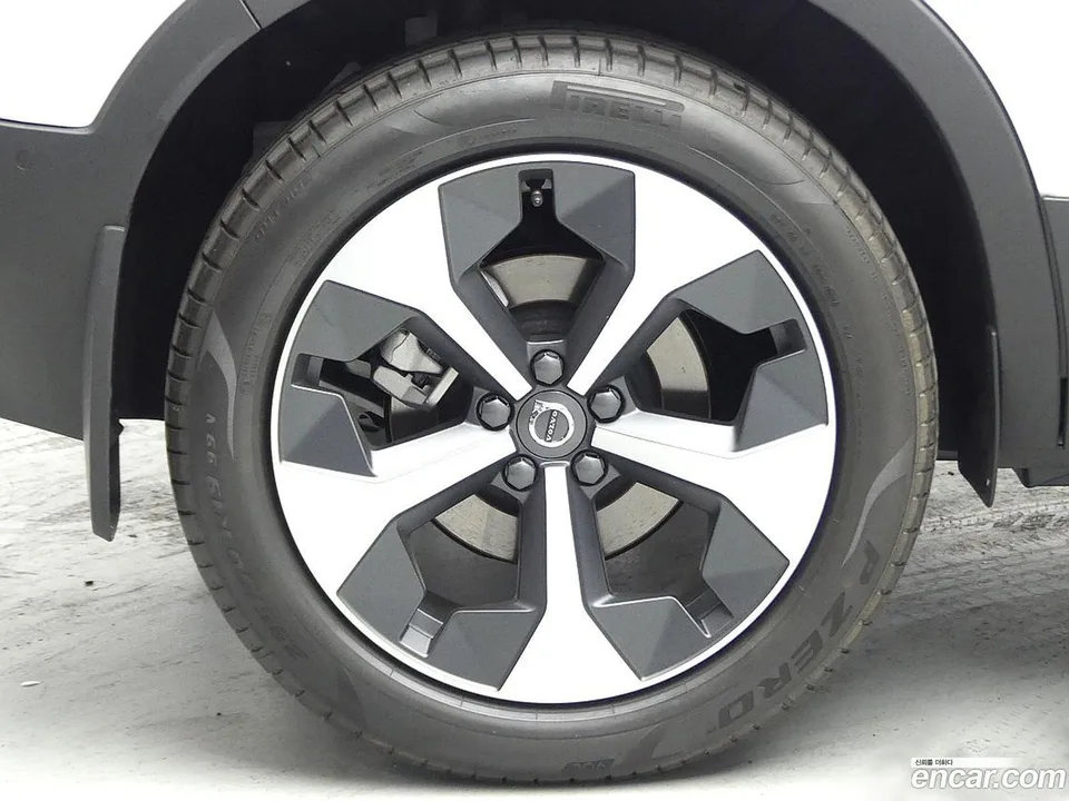 Volvo XC40 B4 2024 — миниатюра 5