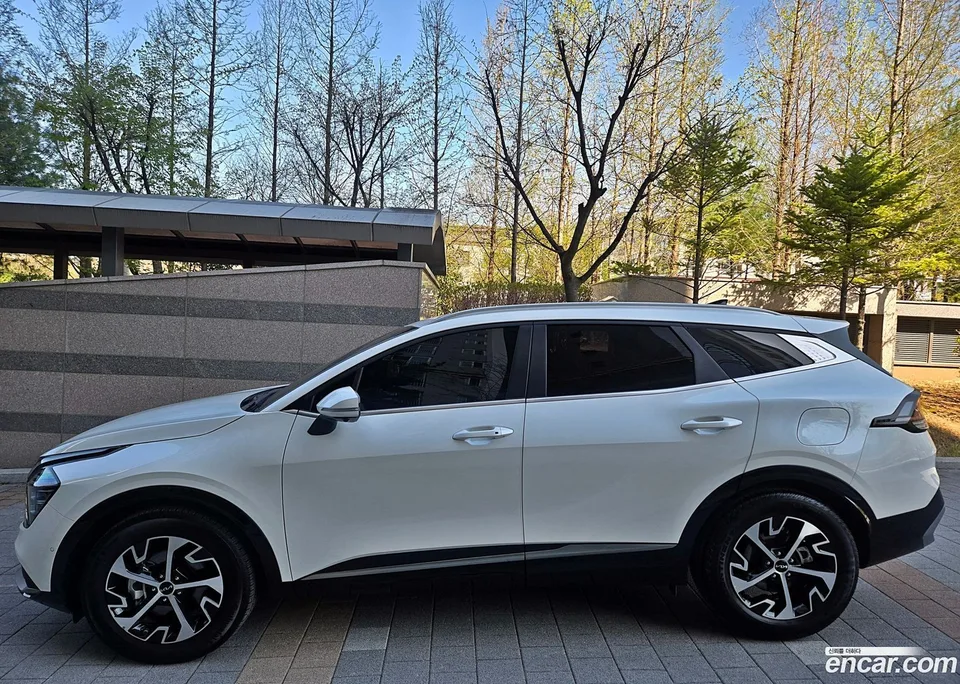 Kia Sportage Hybrid 2WD 2024 — миниатюра 3