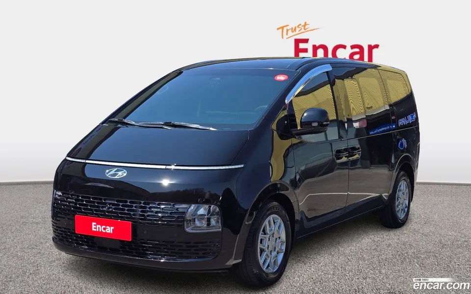 Hyundai Staria 5 2023 — фото 1, купить с доставкой в Москву