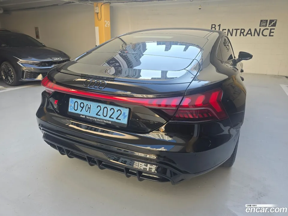 Audi e-tron GT GT 2023 — миниатюра 5