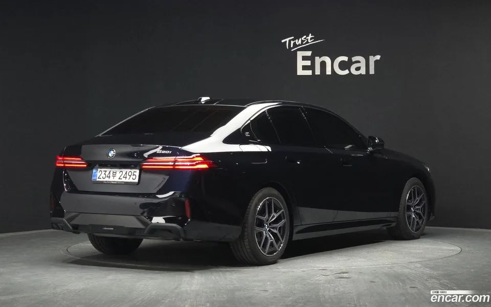 BMW 5 Series 520i M 2025 — миниатюра 2