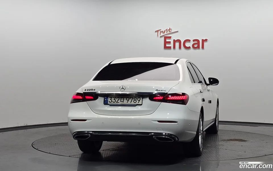 Mercedes-Benz E-Class E220d 4MATIC 2023 — миниатюра 4