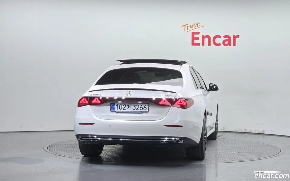 Mercedes-Benz E-Class E220d 4MATIC 2024 — миниатюра 4