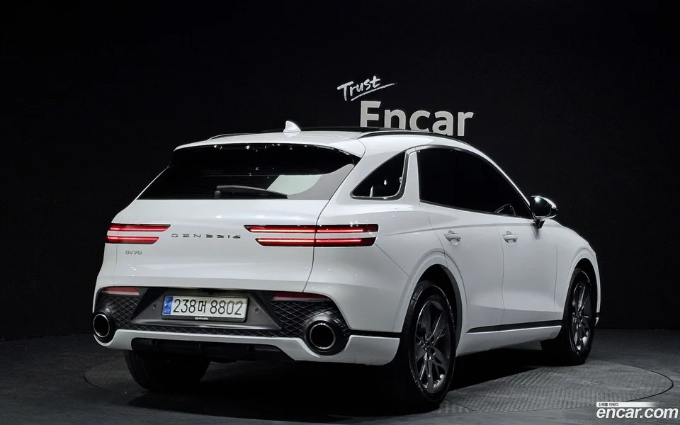 Genesis GV70 2.5T 2WD 2023 — миниатюра 2