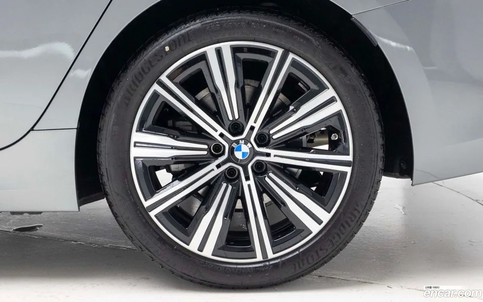BMW 3 Series 320i 2025 — миниатюра 5