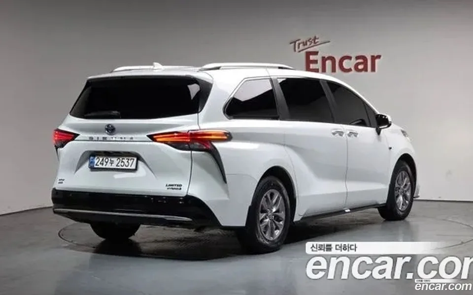 Toyota Sienna 2.5 AWD 2024 — миниатюра 2