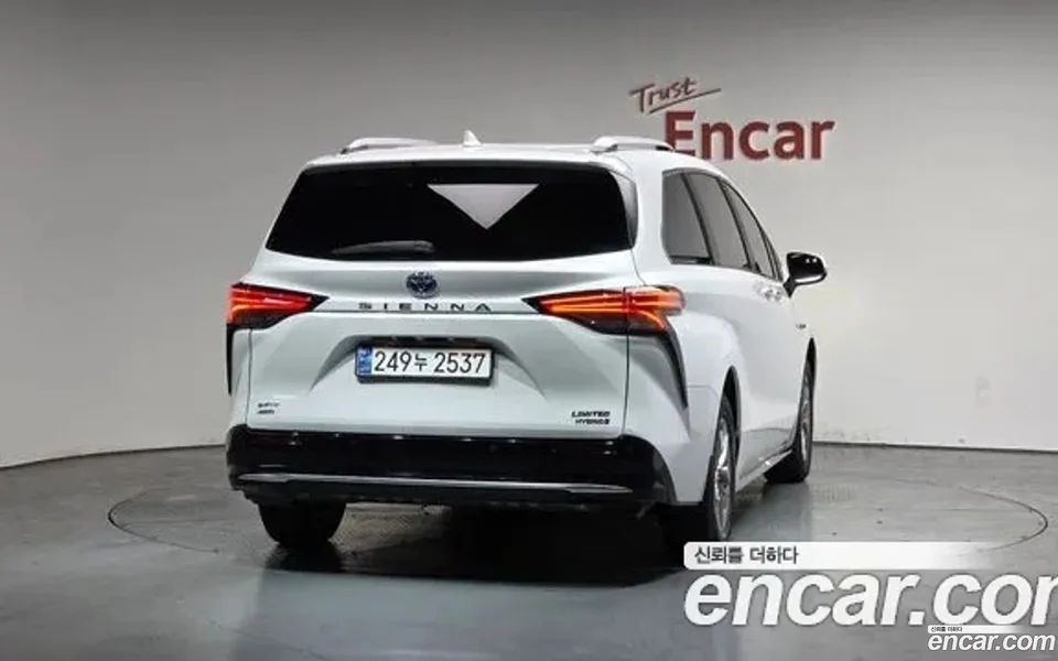Toyota Sienna 2.5 AWD 2024 — миниатюра 4