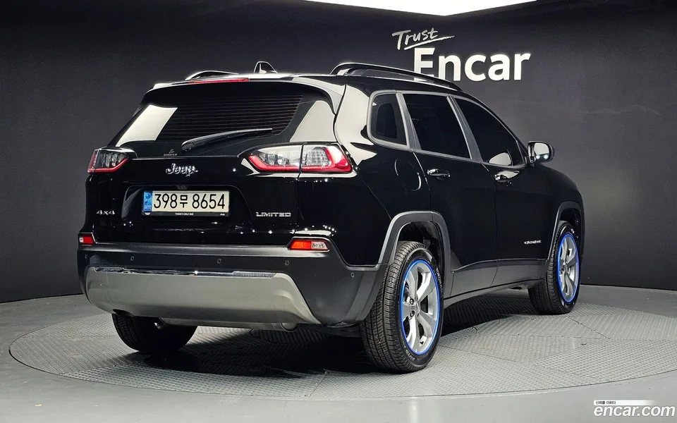 Jeep Cherokee 2.4 AWD 2022 — миниатюра 2