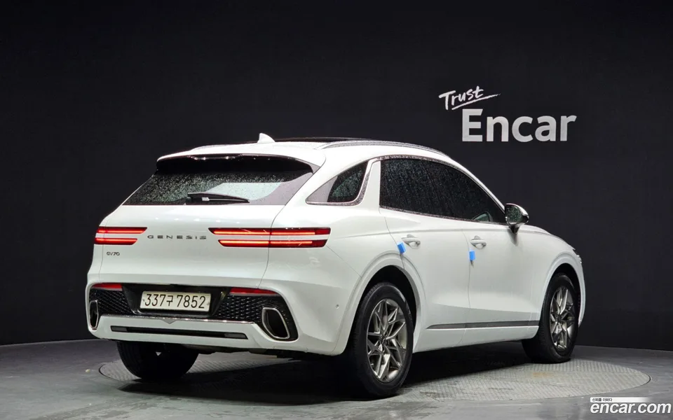 Genesis GV70 2.5T 2WD 2023 — миниатюра 2