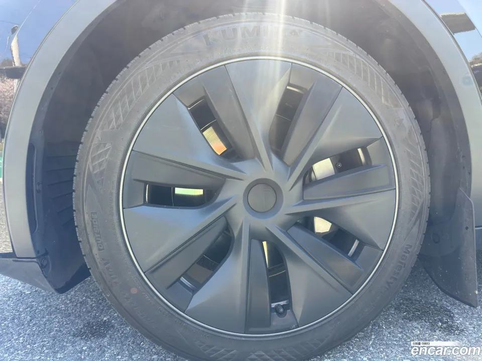Tesla Model Y AWD 2024 — миниатюра 5