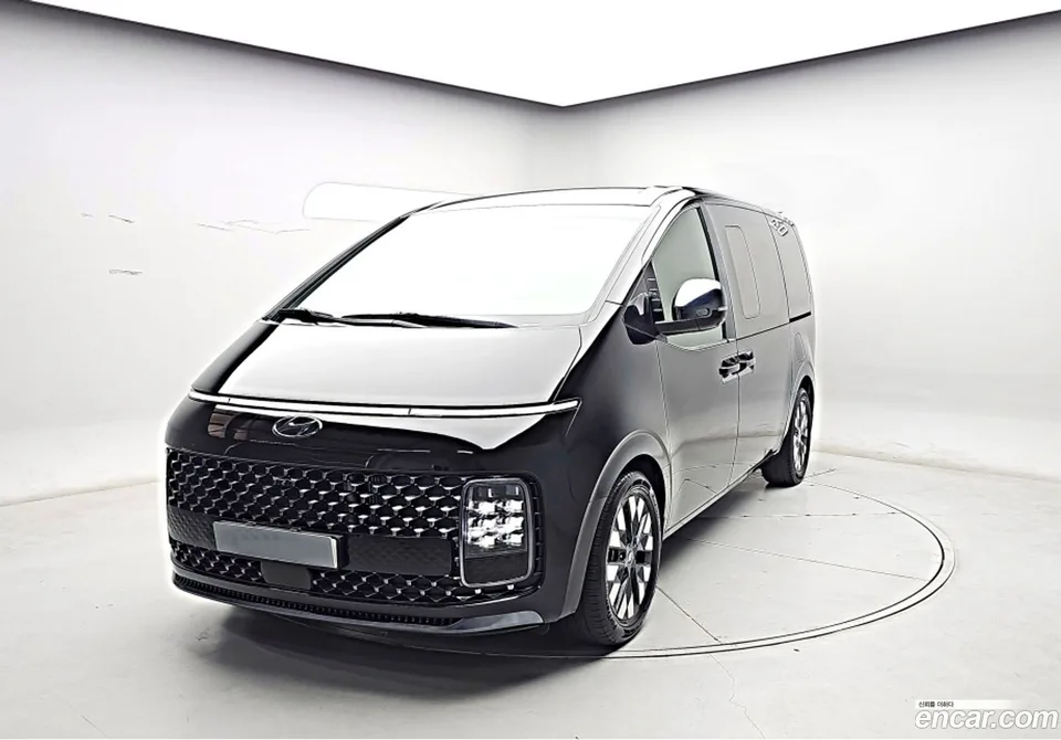 Hyundai Staria 9 2022 — фото 1, купить с доставкой в Москву