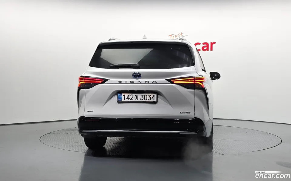 Toyota Sienna 2.5 2WD 2025 — миниатюра 4