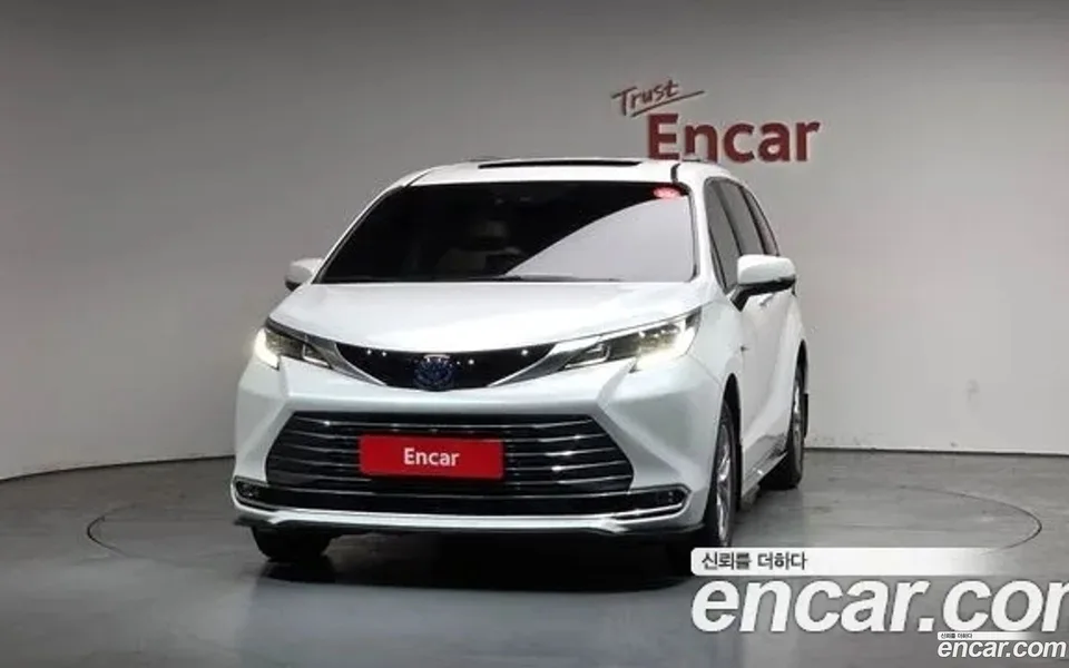 Toyota Sienna 2.5 AWD 2024 — миниатюра 3