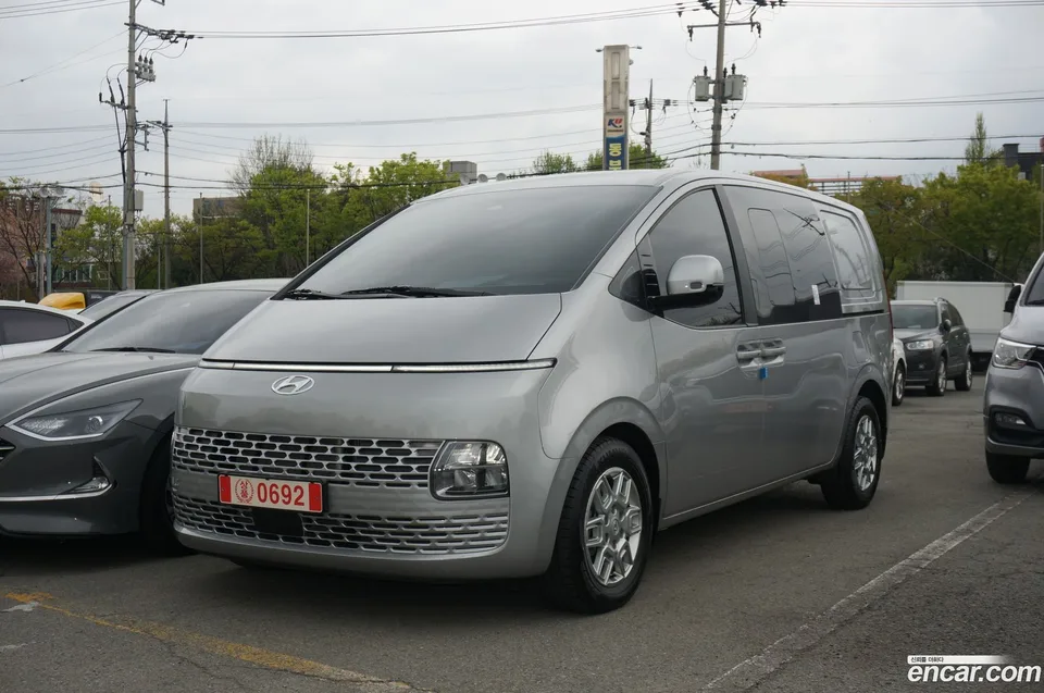 Hyundai Staria 5 2023 — миниатюра 2