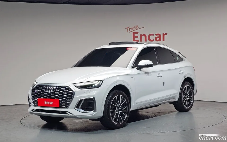 Audi Q5 45 TFSI 2023 — фото 1, купить с доставкой в Москву