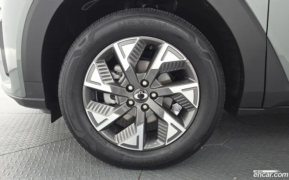 KG Mobility Torres EVX E7 2023 — миниатюра 5