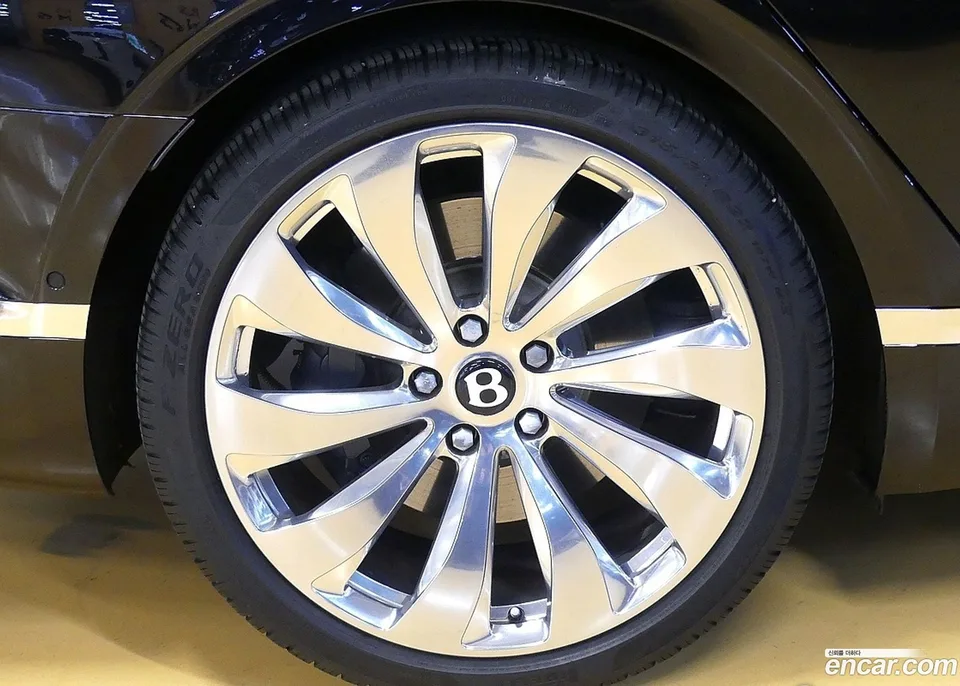 Bentley Flying Spur 4.0 2022 — миниатюра 5