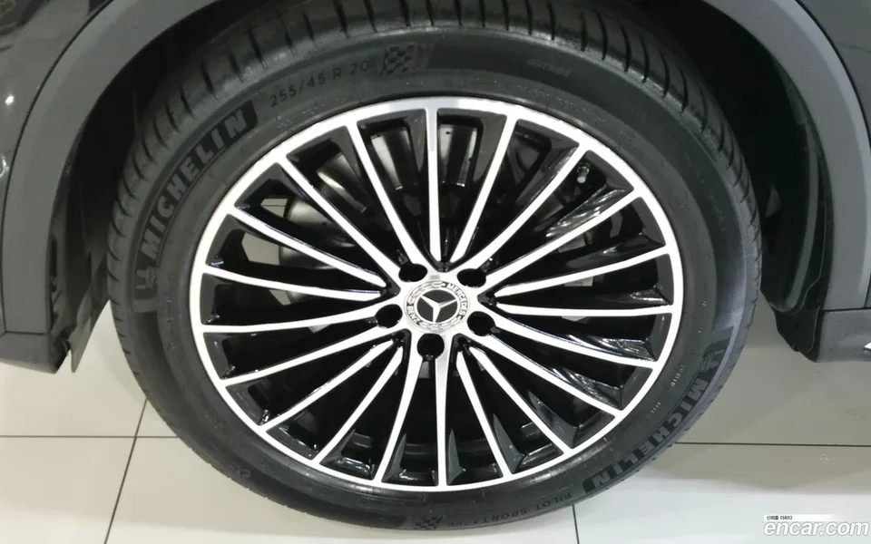 Mercedes-Benz GLC-Class GLC300 4MATIC AMG Line 2025 — миниатюра 5