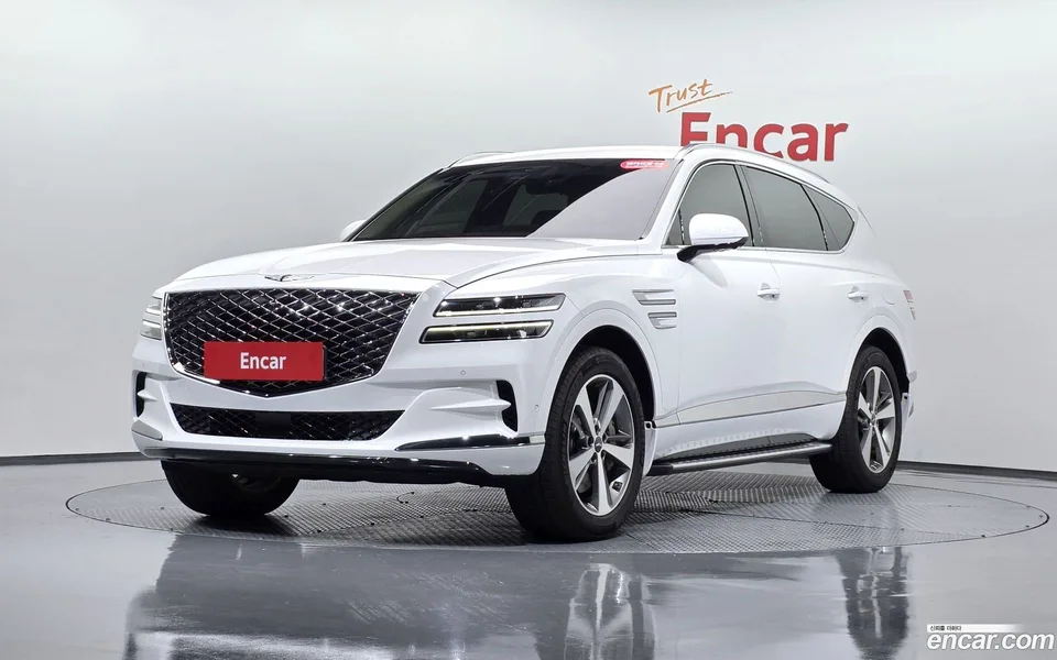 Genesis GV80 2.5T 2WD 2023 — фото 1, купить с доставкой в Москву