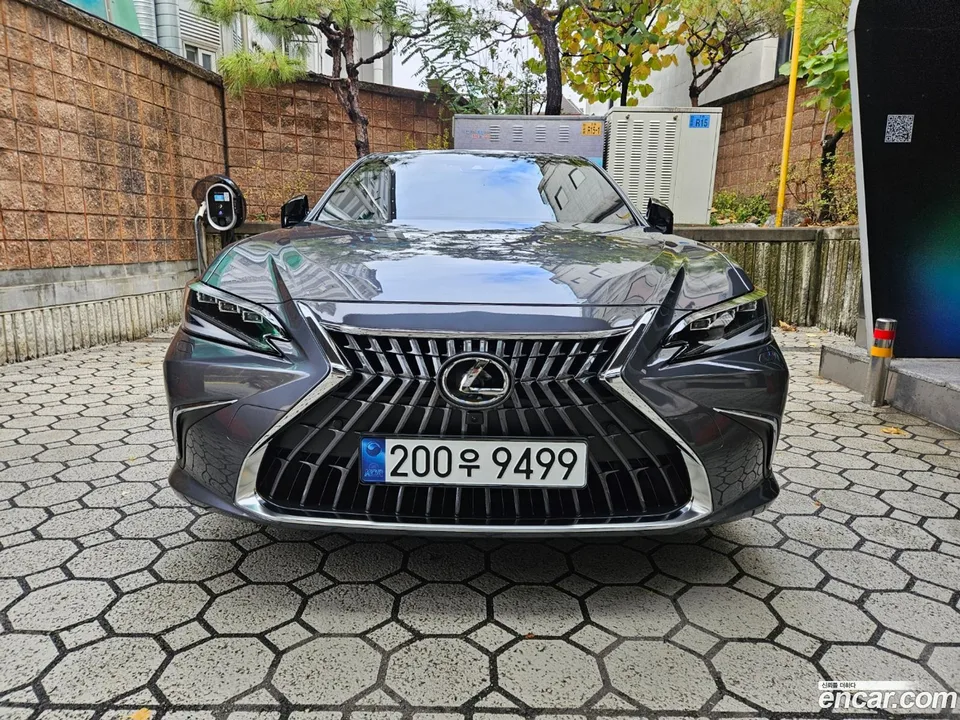 Lexus ES 300h 2024 — фото 1, купить с доставкой в Москву