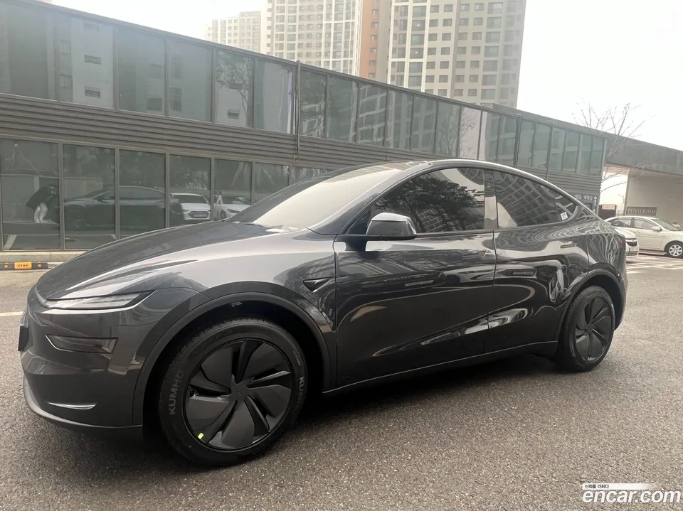 Tesla Model Y RWD 2025 — миниатюра 3