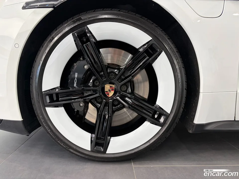 Porsche Taycan GTS 2025 — миниатюра 5