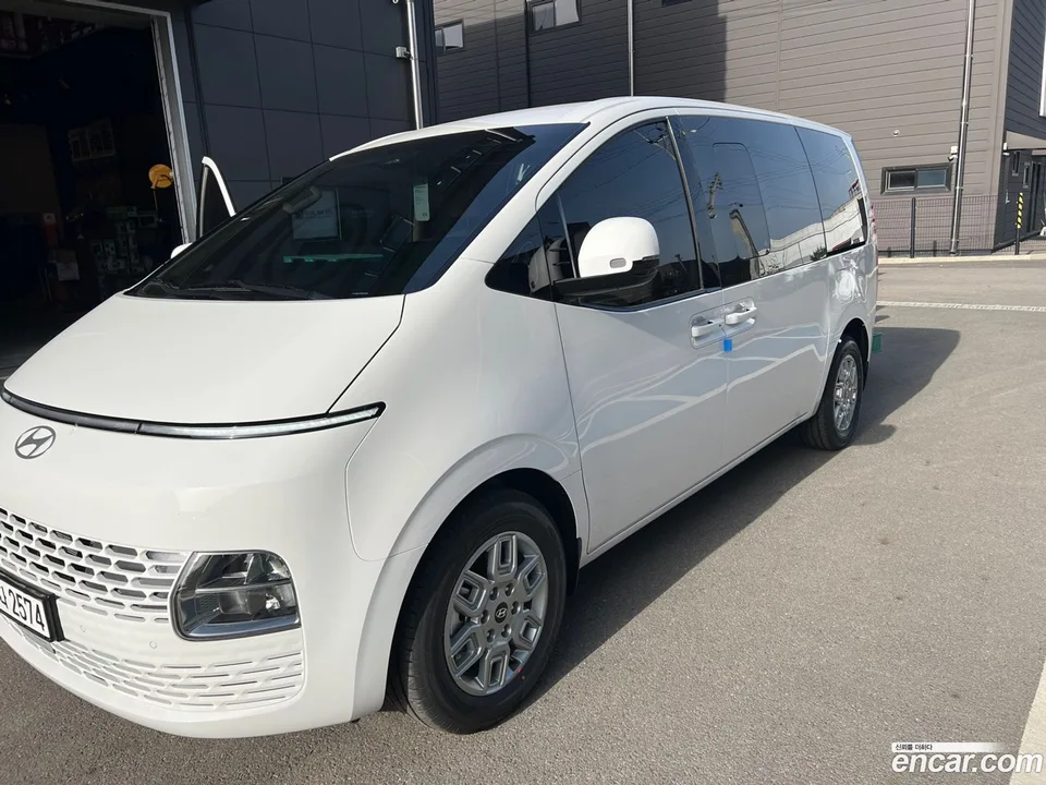 Hyundai Staria L3.5 5 2024 — миниатюра 2