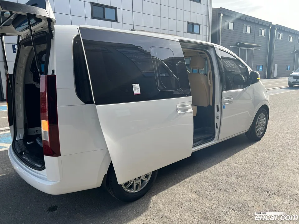 Hyundai Staria L3.5 5 2024 — миниатюра 4