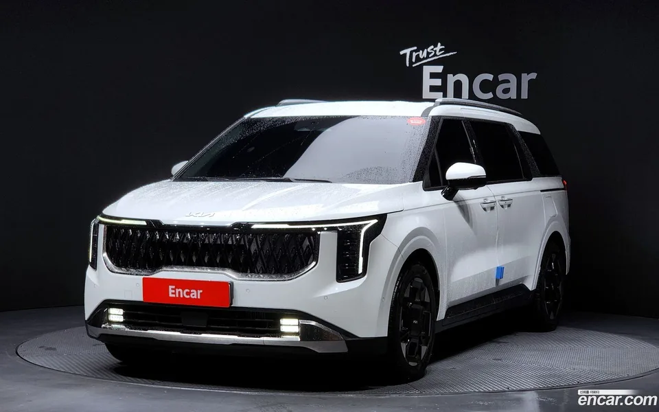 Kia Carnival 7 2024 — фото 1, купить с доставкой в Москву