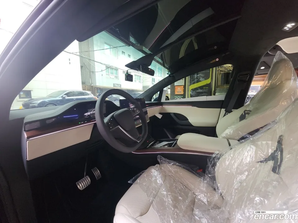 Tesla Model X 2026 — миниатюра 2