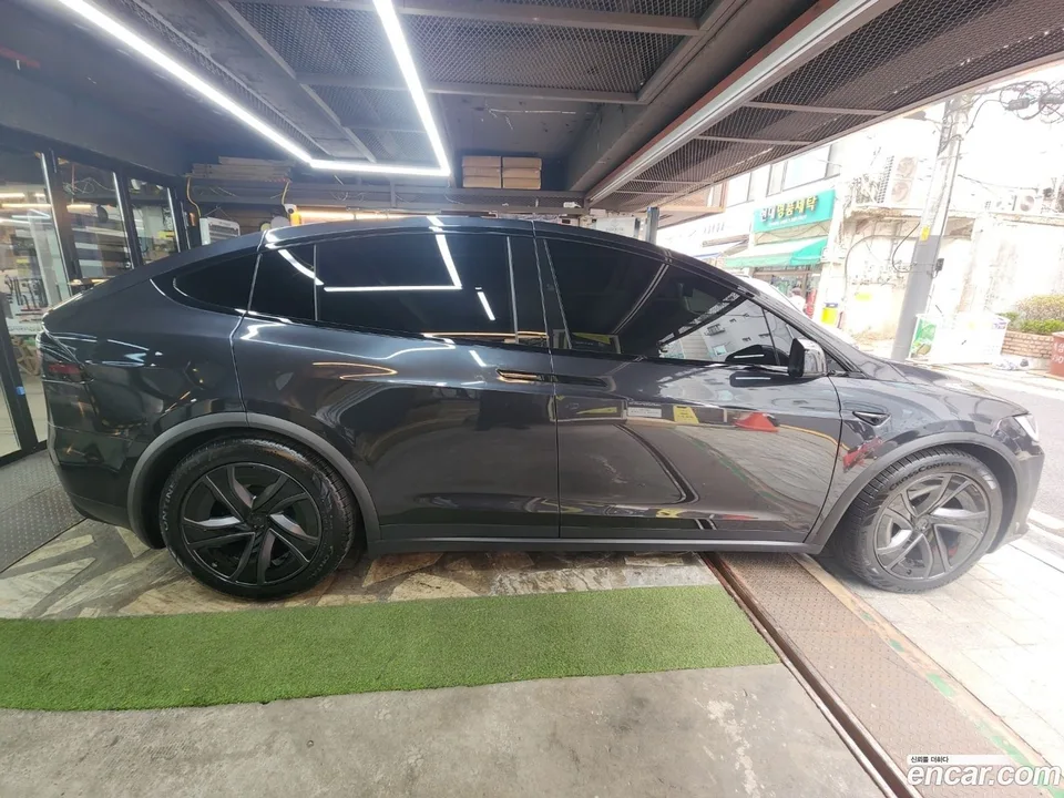 Tesla Model X 2026 — миниатюра 3