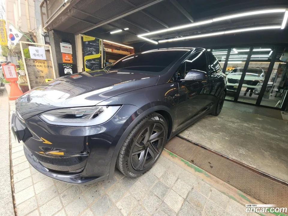 Tesla Model X 2026 — миниатюра 5