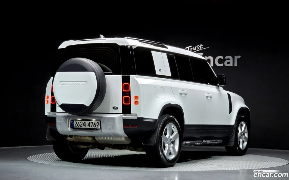 Land Rover Defender 110 D300 HSE 2022 — миниатюра 2