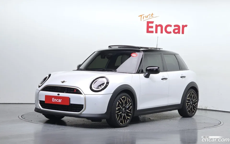 MINI Cooper S 5 2025 — фото 1, купить с доставкой в Москву