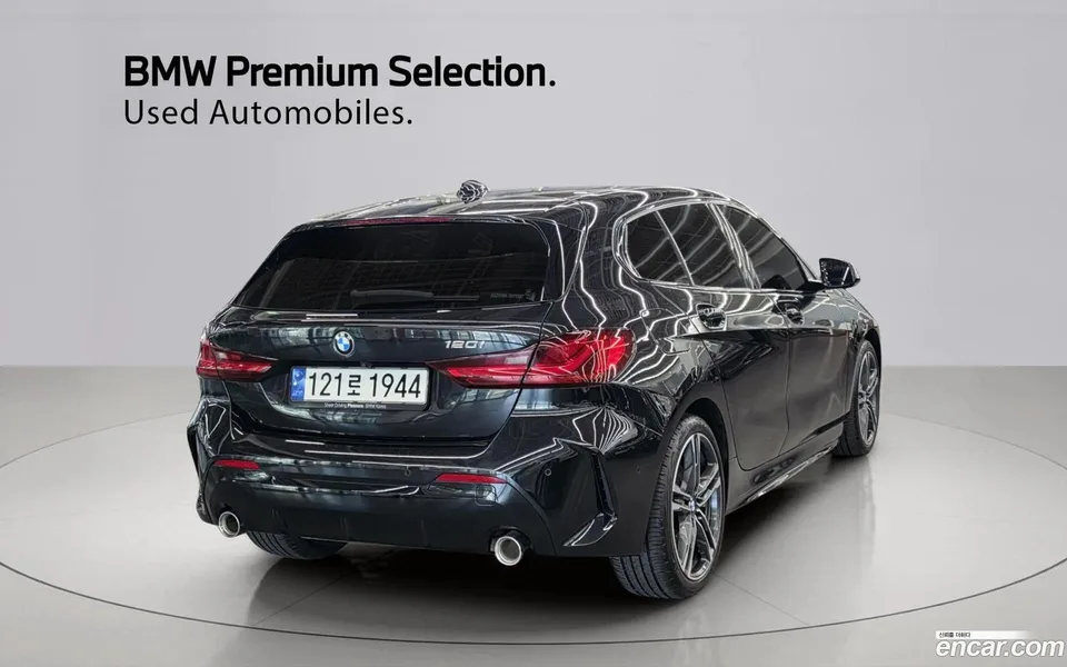 BMW 1 Series 120i M 2023 — миниатюра 2