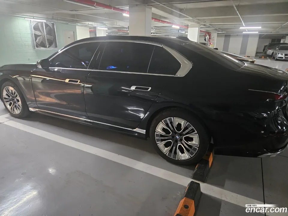 BMW 7 Series 740i sDrive 2023 — миниатюра 2