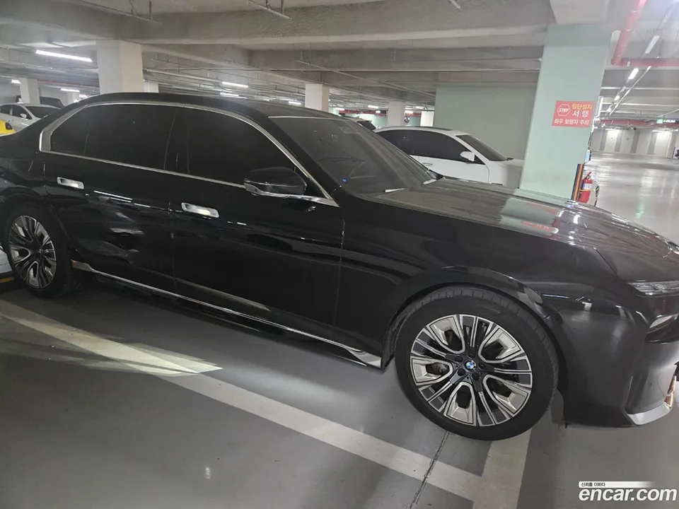 BMW 7 Series 740i sDrive 2023 — миниатюра 3