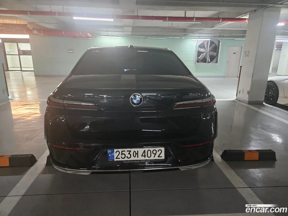 BMW 7 Series 740i sDrive 2023 — миниатюра 4