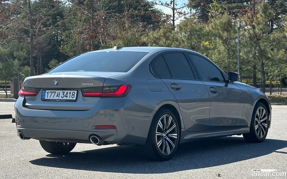 BMW 3 Series 320i 2025 — миниатюра 2