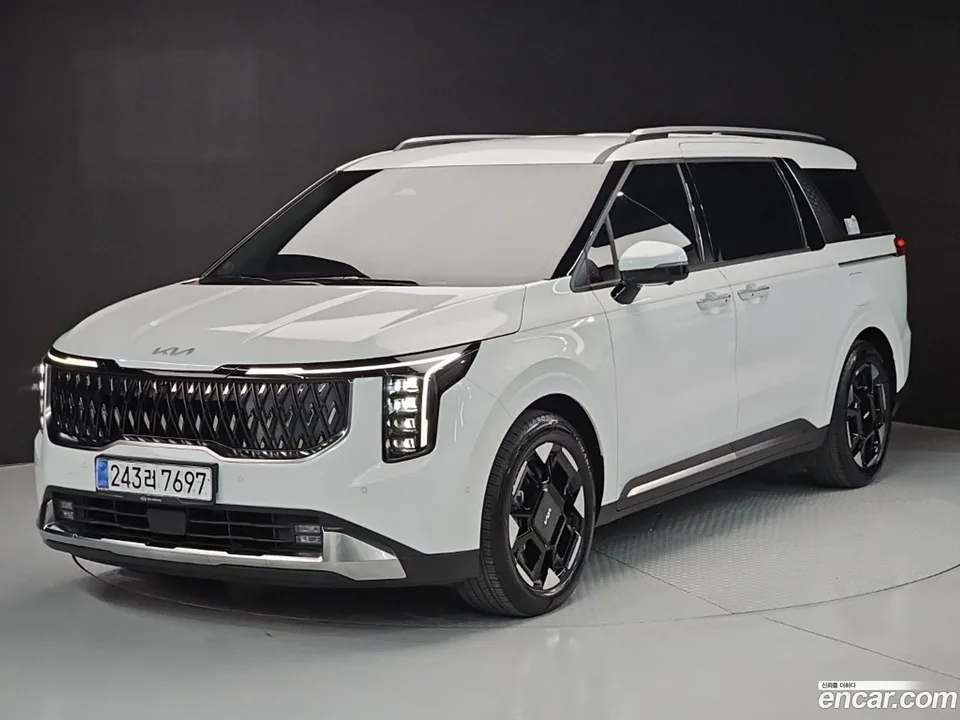 Kia Carnival 7 2024 — фото 1, купить с доставкой в Москву